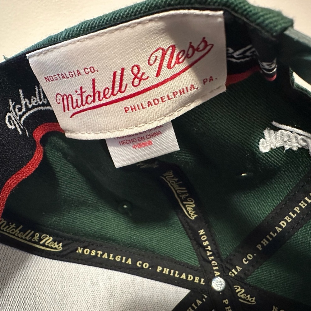 NWT La Lakers Mitchell & Ness Green Cap - Picture 10 of 10